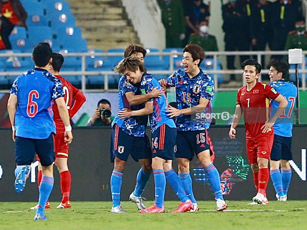  Fan Việt Nam lần đầu yêu VAR, tuyển Nhật Bản ấm ức bị tước bàn thắng thứ 2 - Ảnh 1.