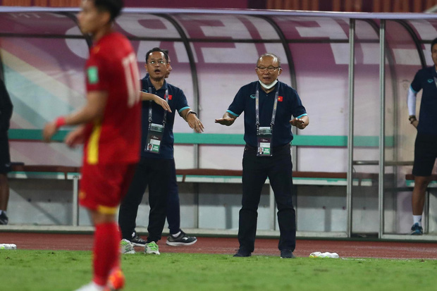  Fan Việt Nam lần đầu yêu VAR, tuyển Nhật Bản ấm ức bị tước bàn thắng thứ 2 - Ảnh 7.