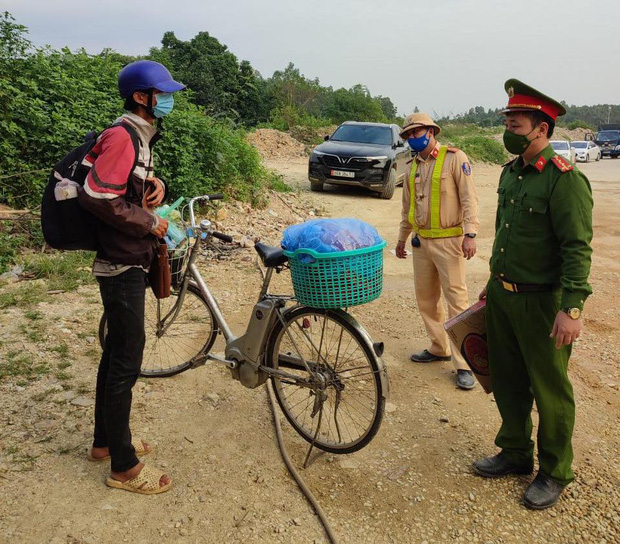  Đạp xe 2.000km suốt hơn 1 tháng từ Sóc Trăng ra Tuyên Quang tránh dịch Covid-19 và tìm việc làm - Ảnh 1.
