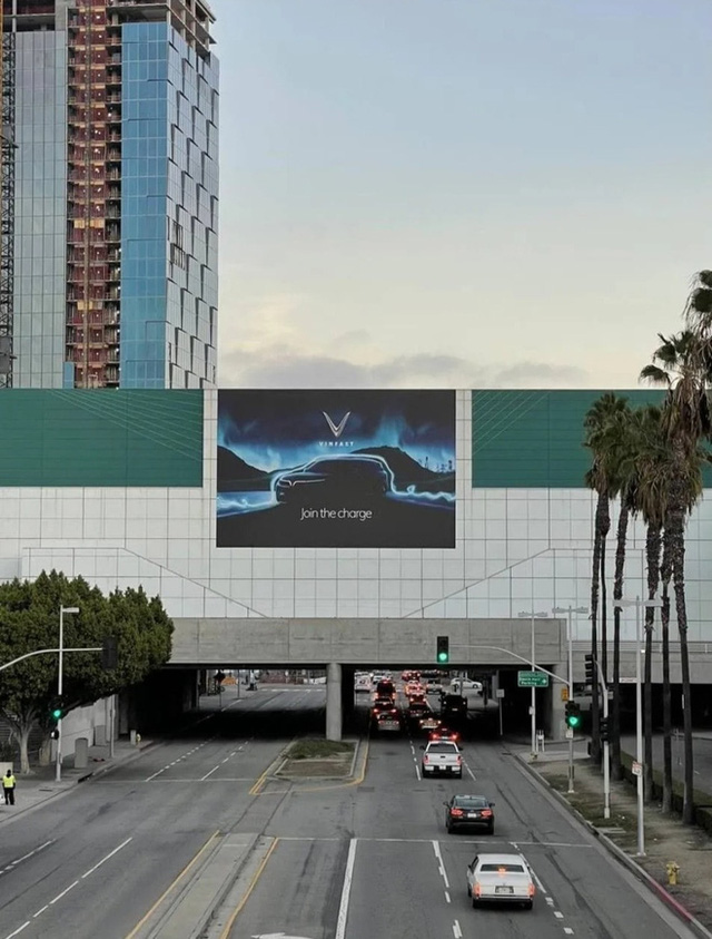 Ảnh nóng gian hàng VinFast tại Los Angeles Auto Show 2021: Thi công từ tuần trước, poster quảng cáo đặt ở vị trí đắt đỏ  - Ảnh 8.