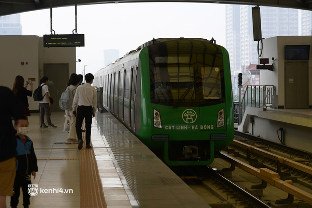  Ảnh: Tàu Cát Linh - Hà Đông kín khách ngày cuối cùng miễn phí vé, có người đi vài lượt - Ảnh 15.