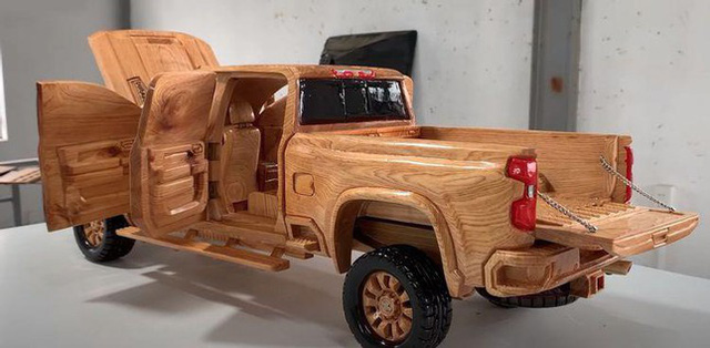 Thợ mộc Việt điêu khắc mô hình bán tải Chevrolet độc đáo - Ảnh 3.