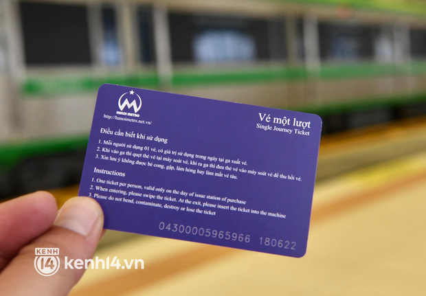  Ngày đầu tiên bán vé chính thức metro Cát Linh - Hà Đông, khá nhiều hành khách đã trải nghiệm từ sáng sớm - Ảnh 9.