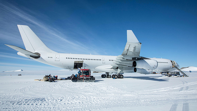 Lần đầu tiên trong lịch sử, một chiếc Airbus A340 hạ cánh xuống Nam Cực - Ảnh 3. Lần đầu tiên trong lịch sử, một chiếc Airbus A340 hạ cánh xuống Nam Cực - Ảnh 3.