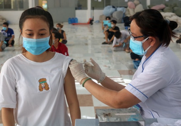  Sốc phản vệ sau tiêm vaccine có xảy ra hàng loạt không? Chuyên gia nói chỉ hy hữu, lẻ tẻ - Ảnh 1.