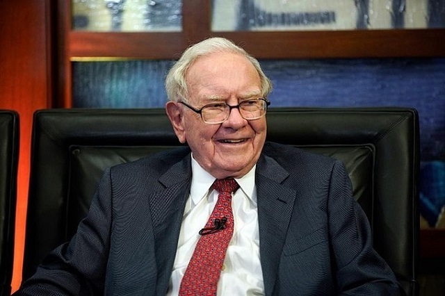 Khi Warren Buffett là người giàu nhất thế giới, Elon Musk đang làm gì? - Ảnh 1.