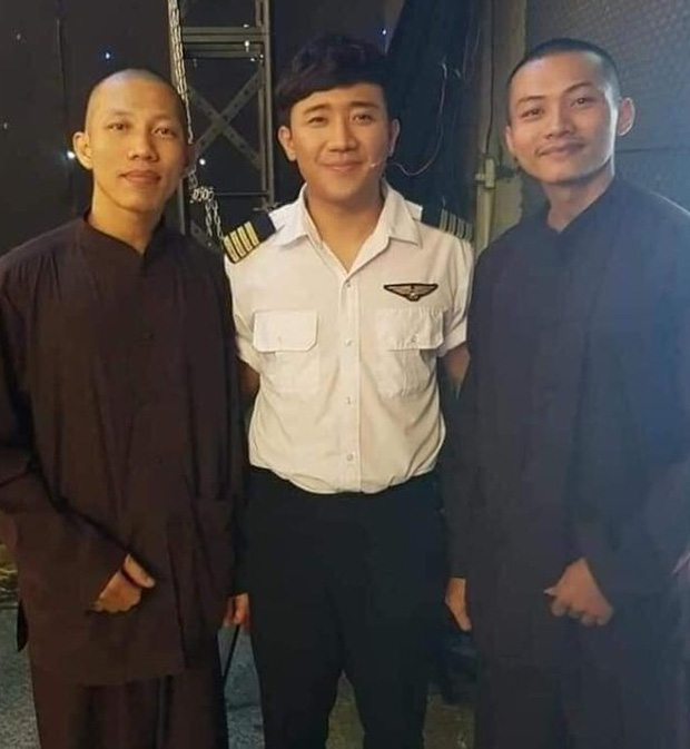  Xôn xao loạt ảnh Hoài Linh, Đàm Vĩnh Hưng bên cạnh sư thầy Tịnh thất Bồng Lai - Ảnh 1.