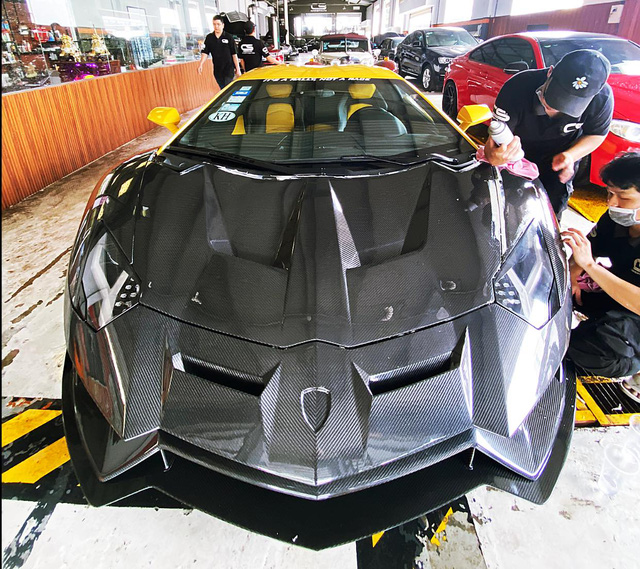 Đại gia Việt chơi trội: Tháo sạch Lamborghini Aventador, lột xác bằng gói độ carbon khủng đầu tiên, chuẩn bị cho bữa tiệc siêu xe VietRally  - Ảnh 1.