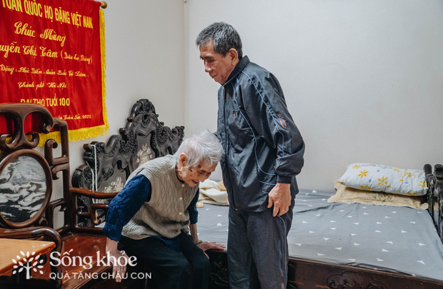  Gặp lại cụ bà 100 tuổi ở Hà Nội gây sốt bởi nhan sắc thời trẻ, tiết lộ bí quyết sống thọ với cháu con - Ảnh 3.