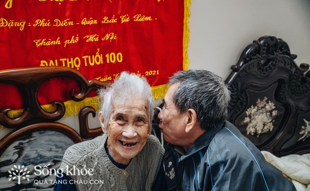  Gặp lại cụ bà 100 tuổi ở Hà Nội gây sốt bởi nhan sắc thời trẻ, tiết lộ bí quyết sống thọ với cháu con - Ảnh 5.