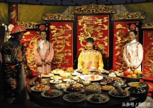 Toàn ăn sơn hào hải vị nhưng Hoàng đế Trung Hoa không ai béo phì, bí quyết nằm ở 3 điều - Ảnh 1. Toàn ăn sơn hào hải vị nhưng Hoàng đế Trung Hoa không ai béo phì, bí quyết nằm ở 3 điều - Ảnh 1.