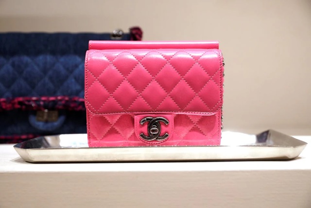 Lý do Chanel thản nhiên tăng giá túi xách trước mùa shopping sôi động nhất năm - Ảnh 2.