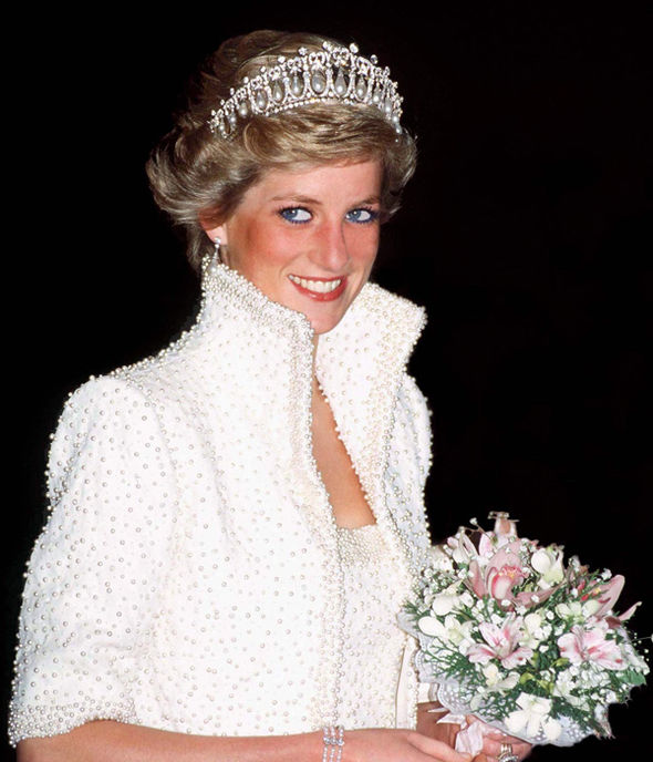 Hé lộ báu vật hoàng gia Công nương Diana yêu thích nhất, món đồ thừa kế chỉ dành riêng cho con dâu Kate - Ảnh 5.