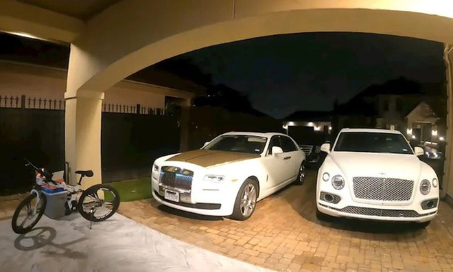 Khoa Pug vs Johnny Đặng ai giàu hơn? Người mạnh miệng xem 30 tỷ chỉ là rác, người đem kim cương - xe xịn - tiền ra give away cho vui - Ảnh 16.