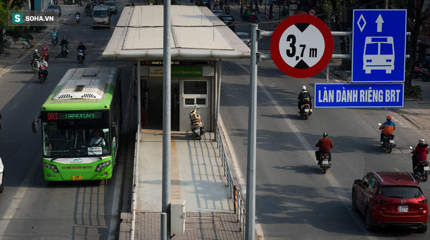  Bất ngờ về buýt nhanh Hà Nội: Xe 90 chỗ, có lúc chỉ phục vụ một khách - Ảnh 1.