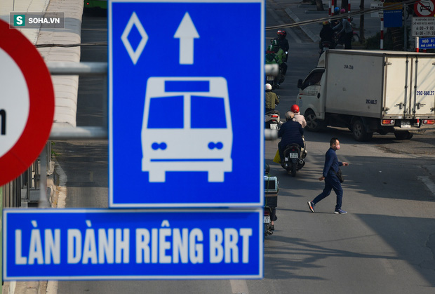  Bất ngờ về buýt nhanh Hà Nội: Xe 90 chỗ, có lúc chỉ phục vụ một khách - Ảnh 12.