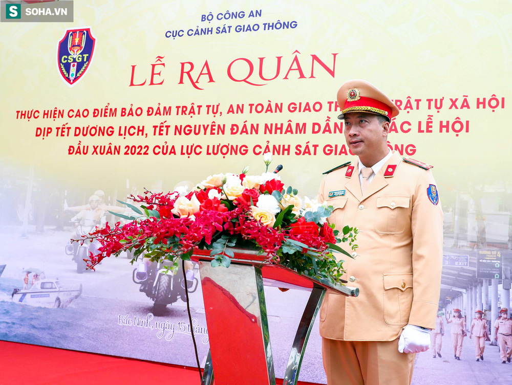 Sáng nay, hàng loạt CSGT trang bị súng xuất hiện trên sông với nhiệm vụ ...