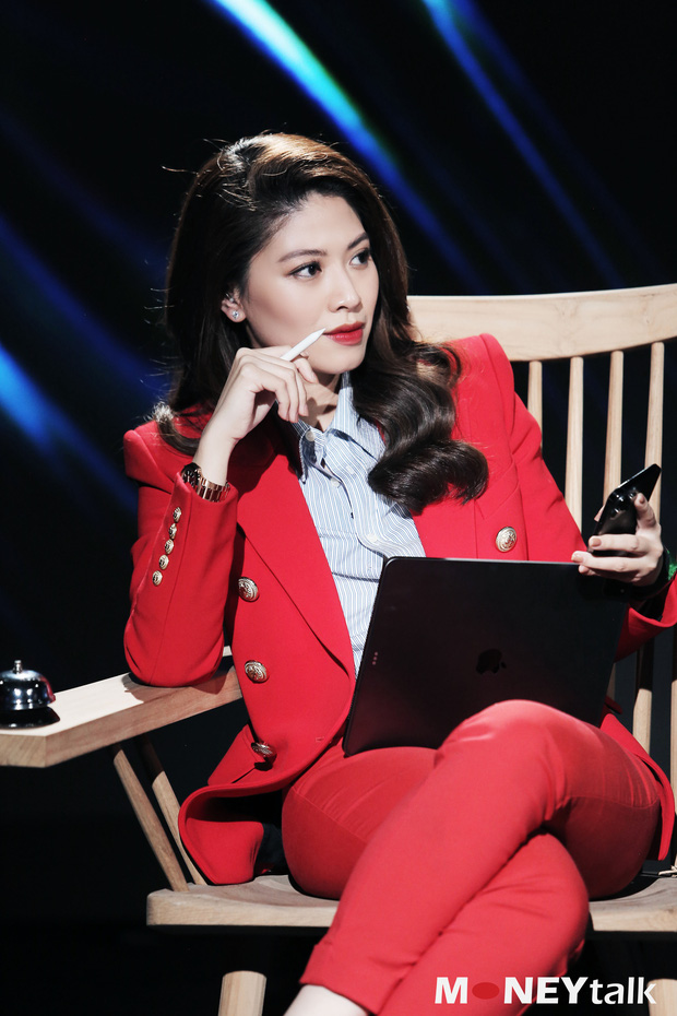 BTV Ngọc Trinh: Chúng ta có thể tìm kiếm CƠ HỘI trong tất cả các tình huống và những người bạn, quan trọng nhất bạn ĐỊNH GIÁ GIÁ TRỊ của họ thế nào” - Ảnh 1. BTV Ngọc Trinh: Chúng ta có thể tìm kiếm CƠ HỘI trong tất cả các tình huống và những người bạn, quan trọng nhất bạn ĐỊNH GIÁ GIÁ TRỊ của họ thế nào” - Ảnh 1.