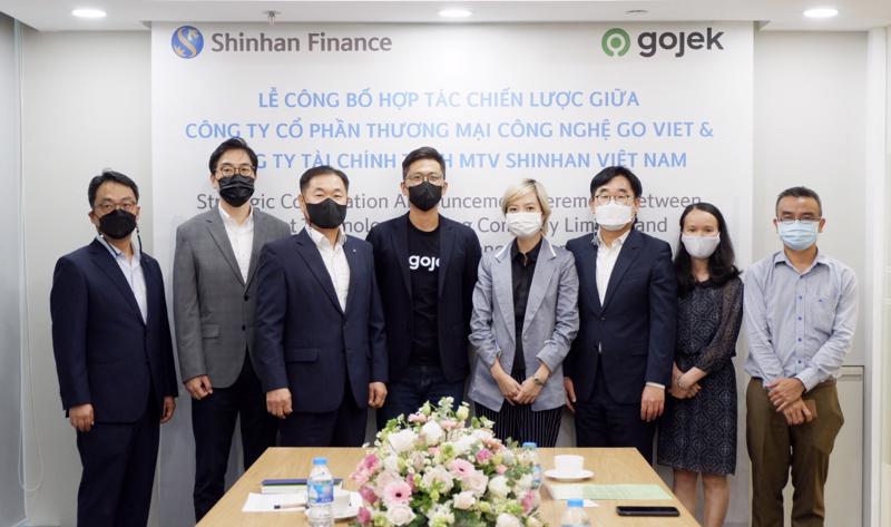 Shinhan Finance và Gojek Việt Nam công bố hợp tác chiến lược - Ảnh 1.