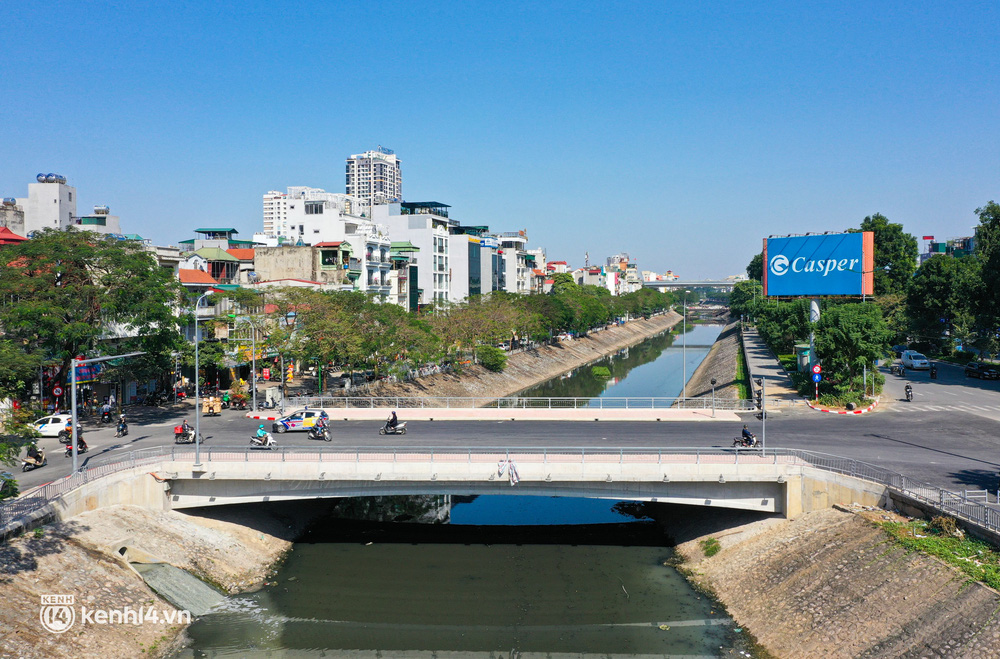  Ảnh: Cận cảnh cây cầu 38 tỷ đồng bắc qua sông Tô Lịch vừa hoàn thành, nối 2 quận ở Hà Nội - Ảnh 2.