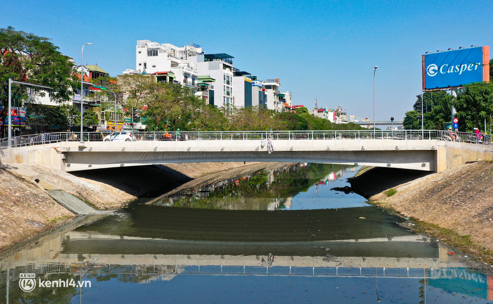 Ảnh: Cận cảnh cây cầu 38 tỷ đồng bắc qua sông Tô Lịch vừa hoàn thành, nối 2 quận ở Hà Nội - Ảnh 5.