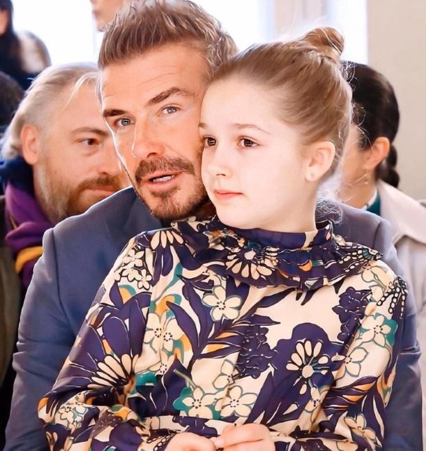 Thế nào là ngậm thìa vàng, hãy nhìn Harper Beckham: Sinh nhật có quà 3 tỷ, dự sự kiện, học như quý tộc, chơi với cả công chúa - Ảnh 1.