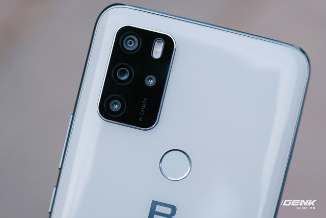 Trên tay Bphone A40: Giá 4.5 triệu đồng nhưng chưa có chứng chỉ Google Play Protect, không xem được Netflix HD - Ảnh 9. Trên tay Bphone A40: Giá 4.5 triệu đồng nhưng chưa có chứng chỉ Google Play Protect, không xem được Netflix HD - Ảnh 9.