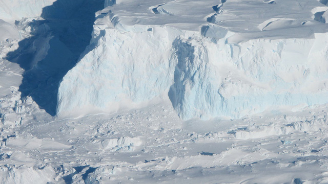  Thềm băng tận thế ở Nam Cực sắp sụp đổ  - Ảnh 1.