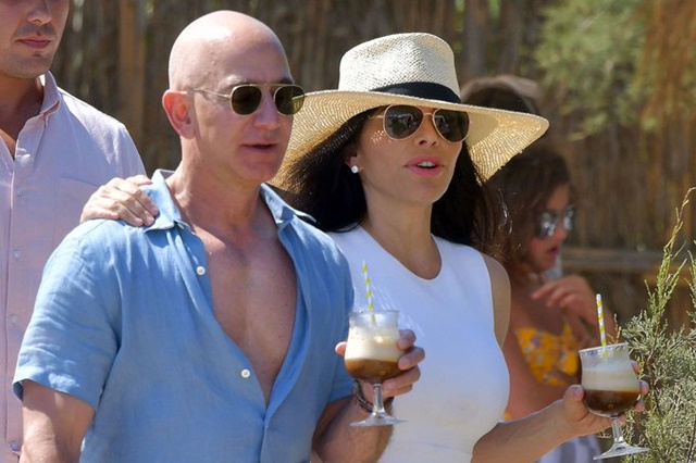 Một năm mua sắm tưng bừng đậm chất người giàu của tỷ phú Jeff Bezos - Ảnh 6.