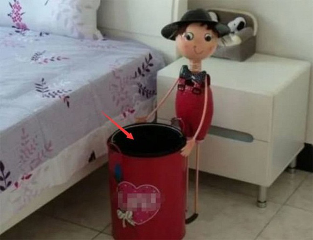 Gom Rác Trong Phòng Ngủ