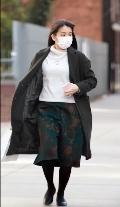 HOT: Cựu Công chúa Nhật Bản xuất hiện một mình đi tặng quà Giáng sinh, sau 1 tháng ở Mỹ lột xác ngoạn mục - Ảnh 4.