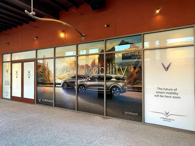  Lộ showroom VinFast đầu tiên trên đất Mỹ: Nằm tại khu sầm uất bậc nhất Los Angeles, đang tuyển 5 vị trí với lương thưởng rất cạnh tranh  - Ảnh 1.