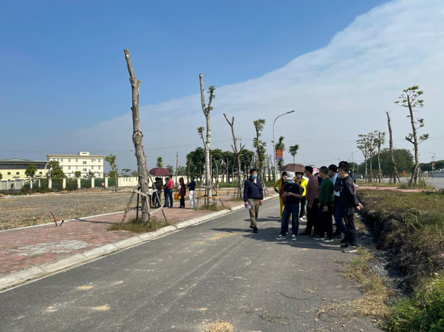  Lo lạm phát, nhà đầu tư đổ xô đi săn đất nhưng có nên mạo hiểm xuống tiền ‘bắt đỉnh’?  - Ảnh 1.