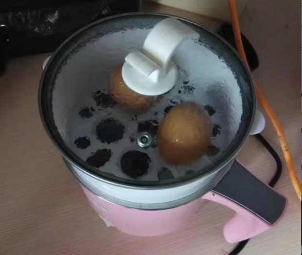 2 vợ chồng sinh năm 1990 cùng lúc mắc ung thư gan, bác sĩ nói thủ phạm là một thói quen bảo quản trứng gà vô cùng nguy hiểm - Ảnh 1. 2 vợ chồng sinh năm 1990 cùng lúc mắc ung thư gan, bác sĩ nói thủ phạm là một thói quen bảo quản trứng gà vô cùng nguy hiểm - Ảnh 1.