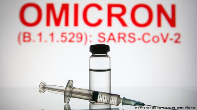  Với biến thể Omicron, 2 mũi vắc-xin không còn là thẻ xanh  - Ảnh 1.