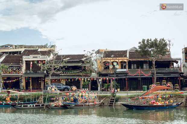 Chùm ảnh Hội An vắng lặng, thưa khách du lịch trong những ngày cuối năm: Phố cổ bình yên, êm đềm đến lạ! - Ảnh 2.