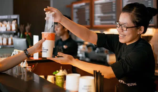  Triết lý kinh doanh khác biệt của cựu CEO The Coffee House - Nguyễn Hải Ninh: Chuyện về chiếc voucher khuyến mãi hết hạn và phần thanh xuân đẹp nhất của đời người  - Ảnh 2.