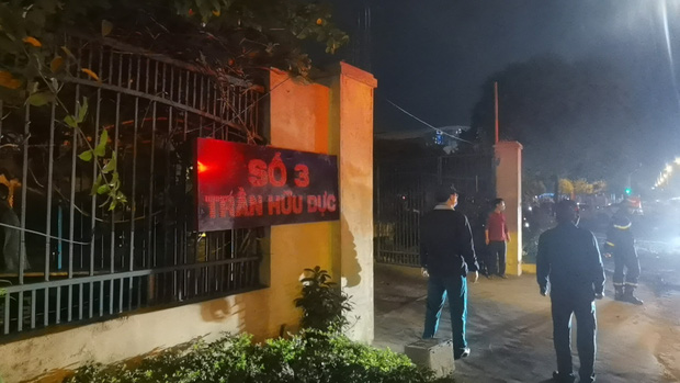 Hà Nội: Ngọn lửa bao trùm trung tâm thể thao gần SVĐ Mỹ Đình trong đêm 30 Tết - Ảnh 2.