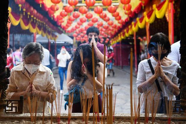 Các nước châu Á đón Tết Nguyên đán Tân Sửu: Không khí trầm lắng nhưng vẫn không thể thiếu bữa ăn sum họp, đi lễ cầu may - Ảnh 12.