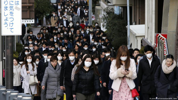 Một năm mới buồn của người Nhật: Khi Covid-19 đang đánh sập hệ thống y tế ở đất nước sở hữu tỉ lệ giường bệnh cao nhất thế giới - Ảnh 3.