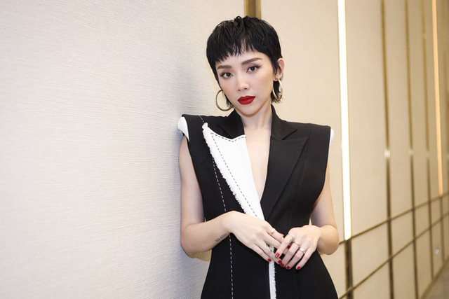 Valentine nghe chuyện tình yêu đáng ngưỡng mộ của Tóc Tiên - Hoàng Touliver: Không ngôn tình, kín tiếng giữa showbiz thị phi nhưng sự nghiệp thăng hoa, tài sản chung ngày càng đồ sộ! - Ảnh 4. Valentine nghe chuyện tình yêu đáng ngưỡng mộ của Tóc Tiên - Hoàng Touliver: Không ngôn tình, kín tiếng giữa showbiz thị phi nhưng sự nghiệp thăng hoa, tài sản chung ngày càng đồ sộ! - Ảnh 4.