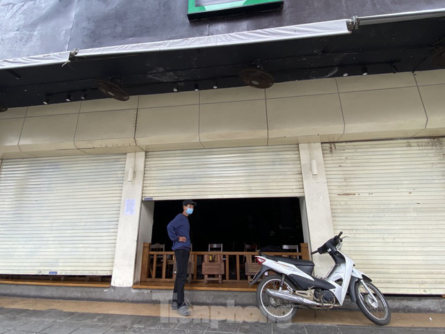 Hàng quán ở Hà Nội sau chỉ thị đóng cửa phòng dịch COVID-19  - Ảnh 4.