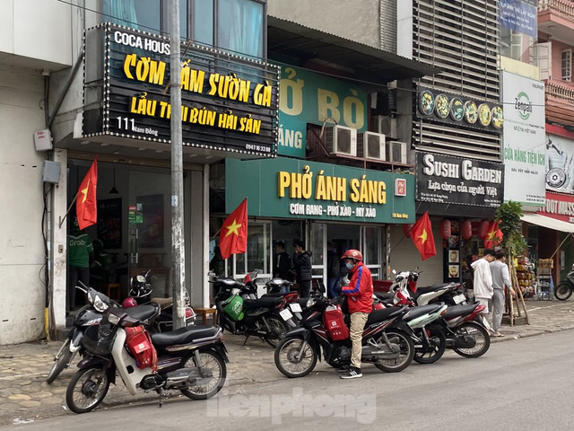 Hàng quán ở Hà Nội sau chỉ thị đóng cửa phòng dịch COVID-19  - Ảnh 5.