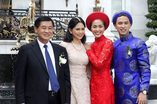 Ngọc nữ Tăng Thanh Hà: Từ đứa trẻ ao ước cốc nước mía, đạp xe giao cơm bụi, trở thành nàng dâu quý tộc, ở biệt thự dát vàng, kinh doanh mát tay và hôn nhân kín tiếng bậc nhất - Ảnh 7. Ngọc nữ Tăng Thanh Hà: Từ đứa trẻ ao ước cốc nước mía, đạp xe giao cơm bụi, trở thành nàng dâu quý tộc, ở biệt thự dát vàng, kinh doanh mát tay và hôn nhân kín tiếng bậc nhất - Ảnh 7.