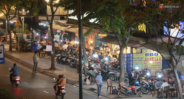 Quán nhậu ở TP. Thủ Đức, beer club trên “phố nhậu” Phạm Văn Đồng vẫn chật kín khách trong cao điểm phòng dịch Covid-19 - Ảnh 1.