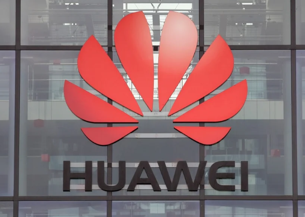 Doanh số smartphone giảm, Huawei chuyển sang... nuôi lợn - Ảnh 1.