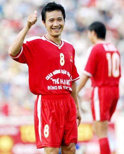  Huyền thoại Nguyễn Hồng Sơn nhận là tỷ phú với gia tài có 1-0-2 của bóng đá Việt  - Ảnh 2.
