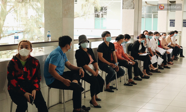 Cận cảnh những mũi tiêm vaccine Covid-19 của Việt Nam cho người dân Long An - Ảnh 2.