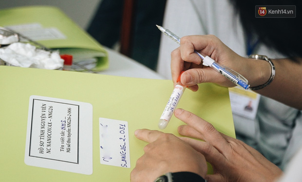 Cận cảnh những mũi tiêm vaccine Covid-19 của Việt Nam cho người dân Long An - Ảnh 12.