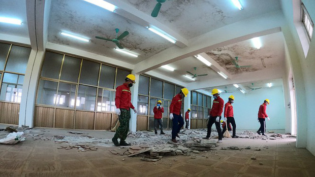 Gấp rút xây dựng Bệnh viện dã chiến số 3 ở thành phố Chí Linh - Ảnh 2.